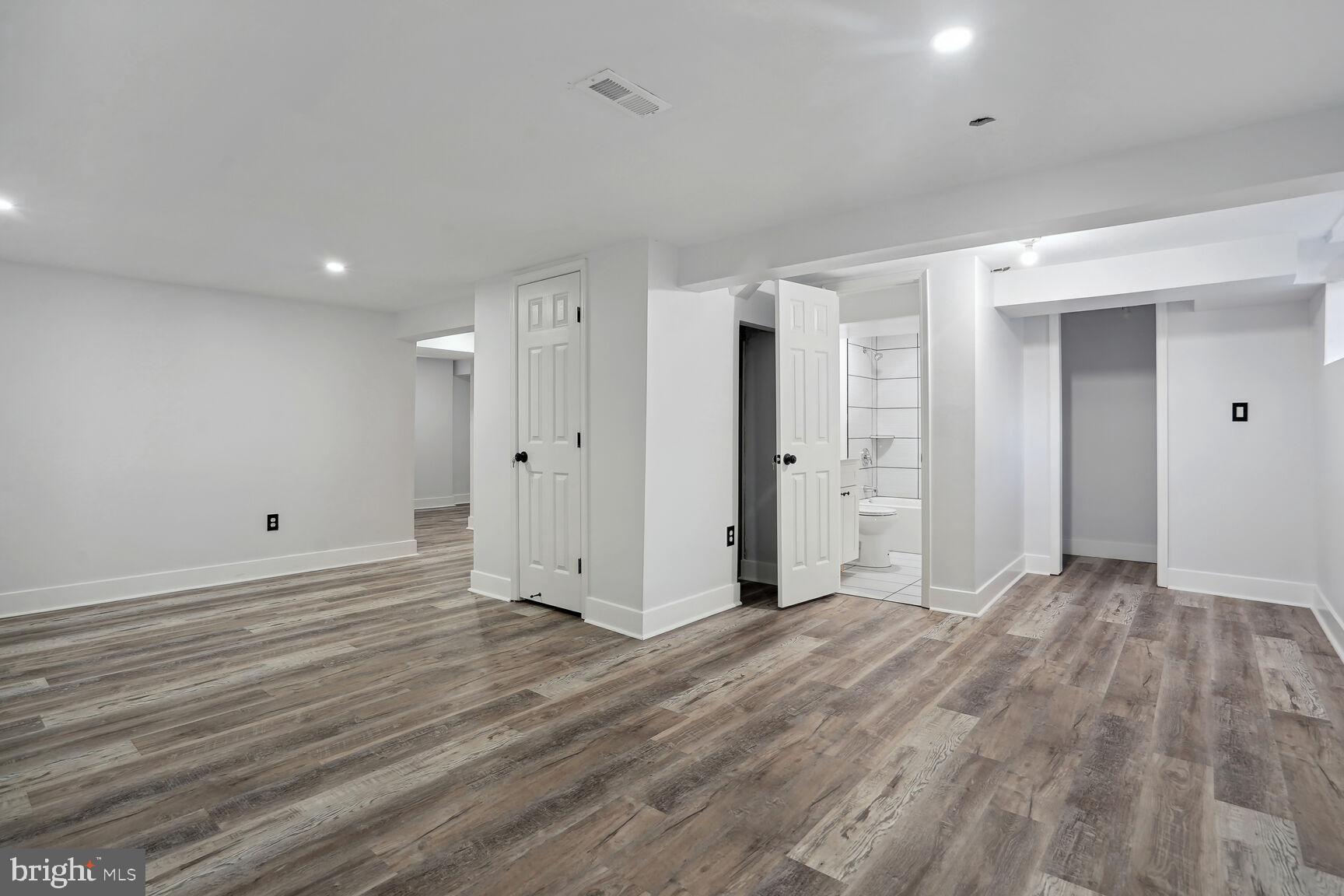 6403 COUNTRY CLUB COURT