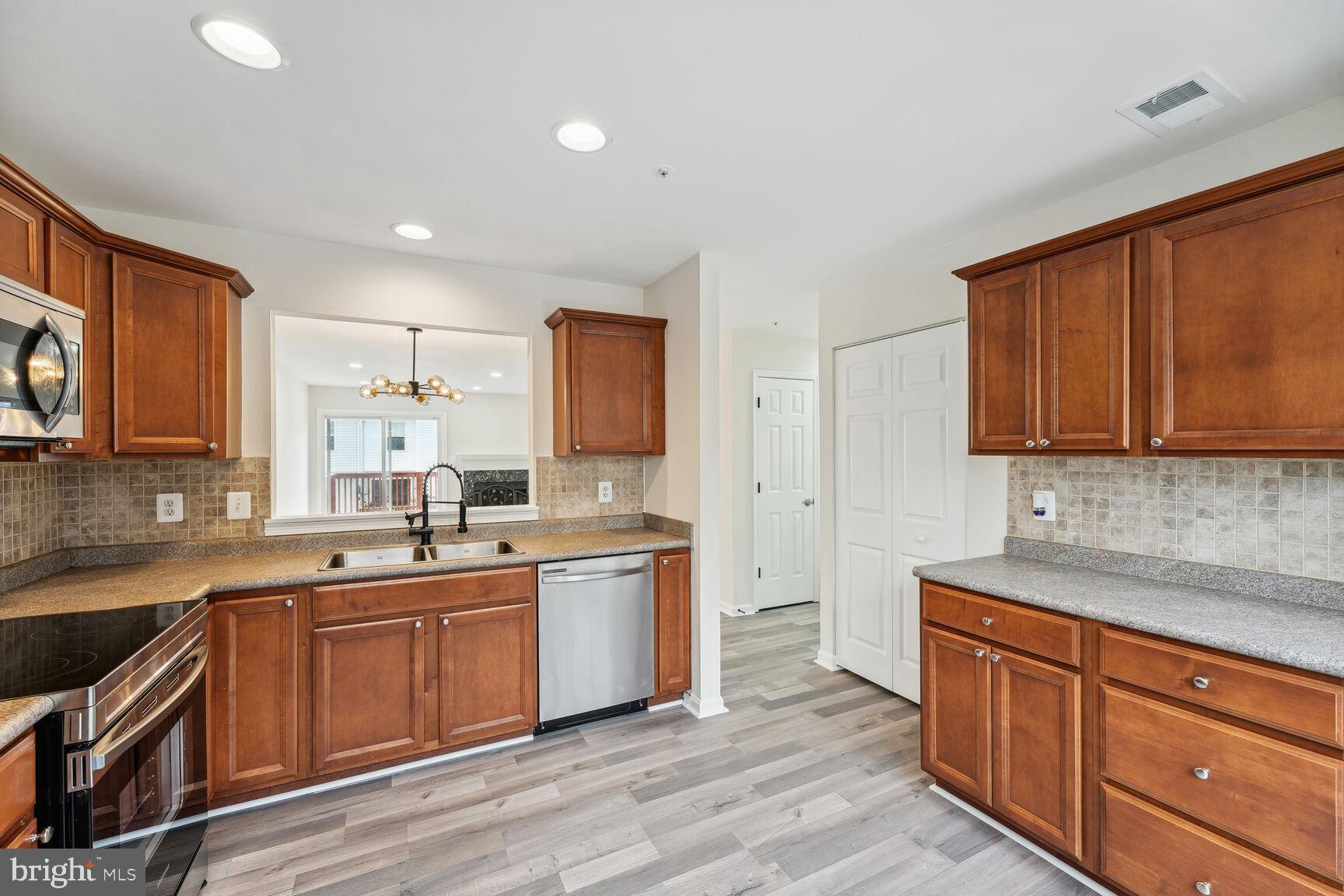 4242 APPLEGATE LANE 6