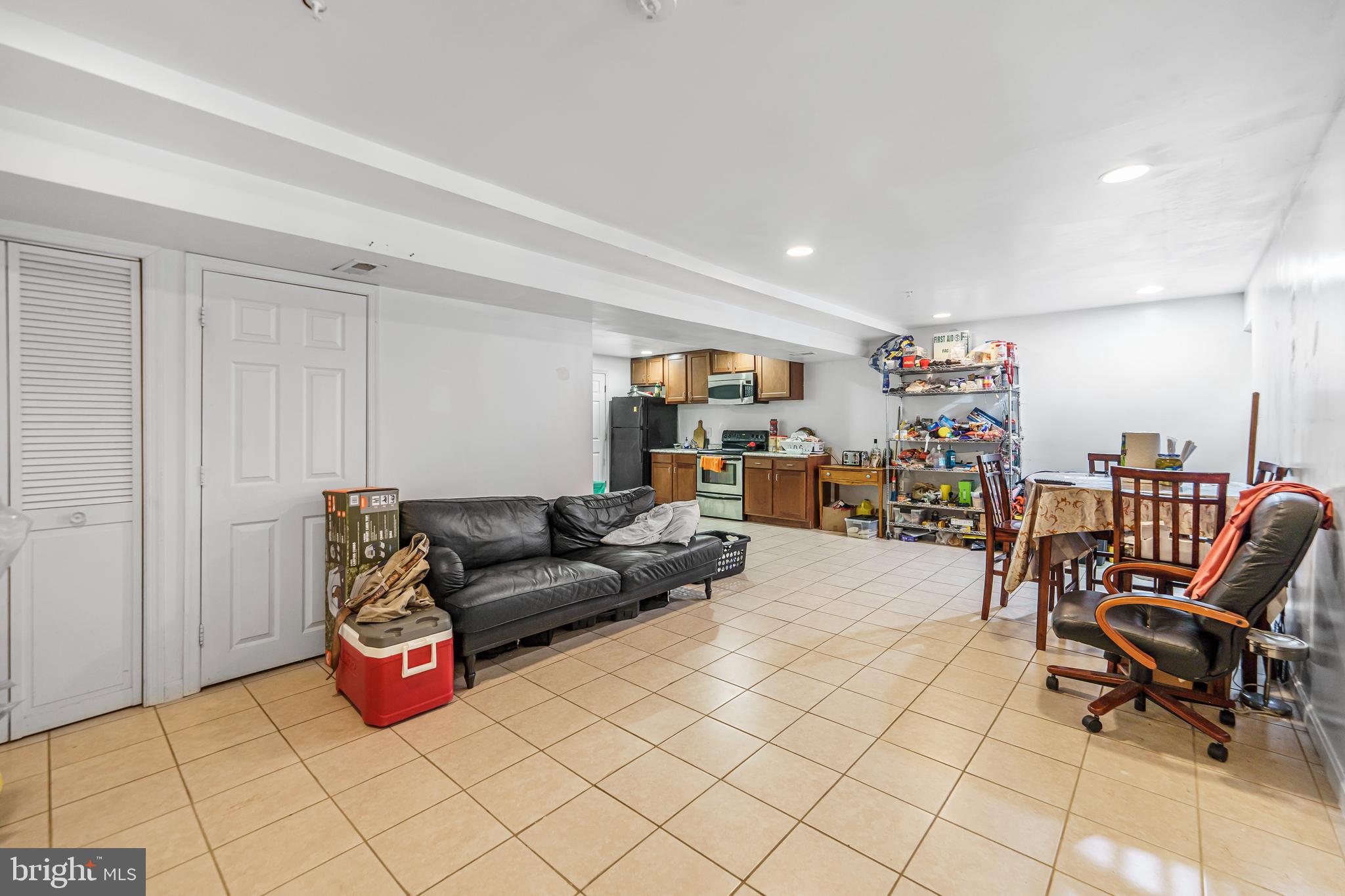 2000 THYRRING COURT