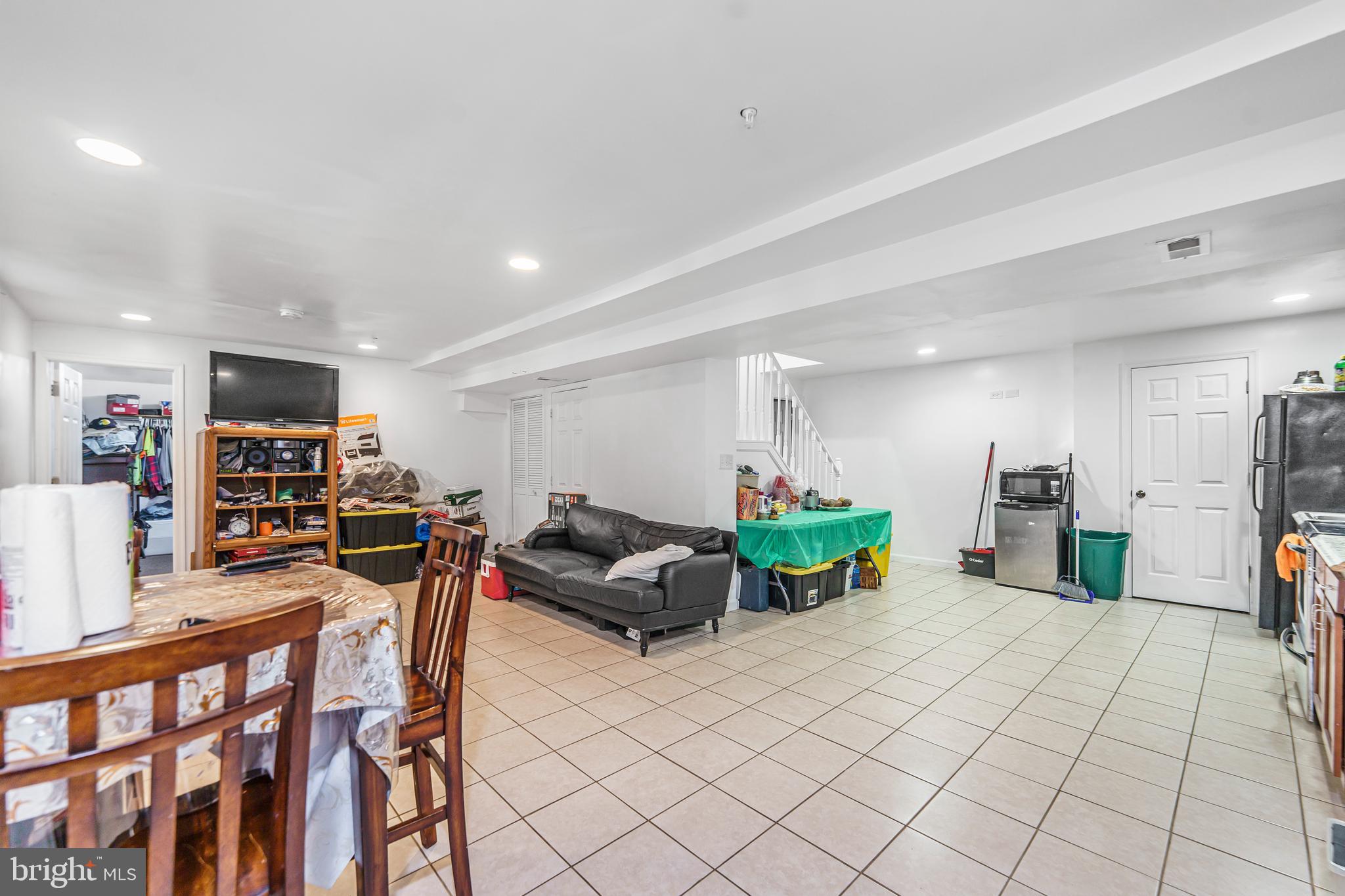 2000 THYRRING COURT