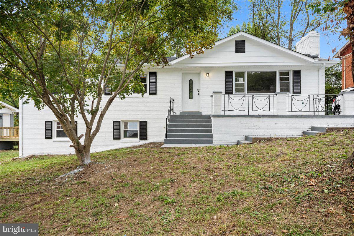 6923 BRIARCLIFF DRIVE