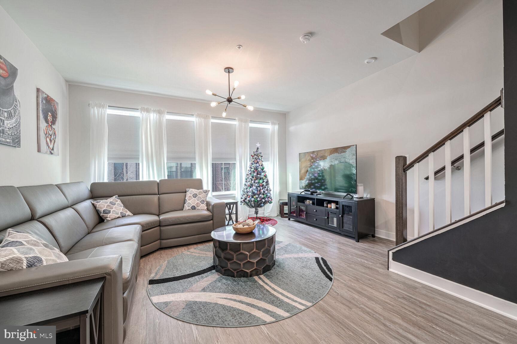 2843 EVANSGREEN DRIVE