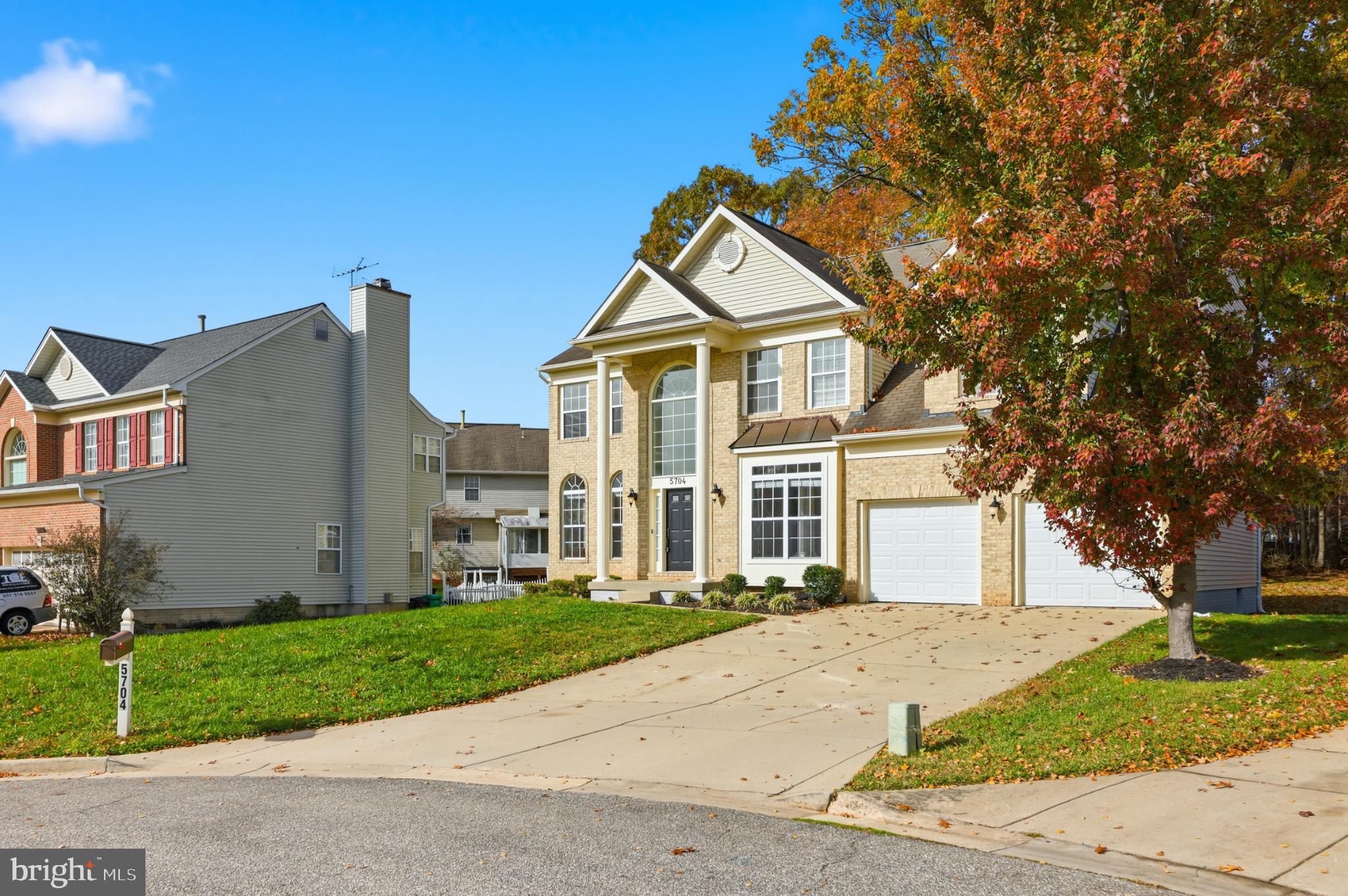 5704 LYNGATE COURT