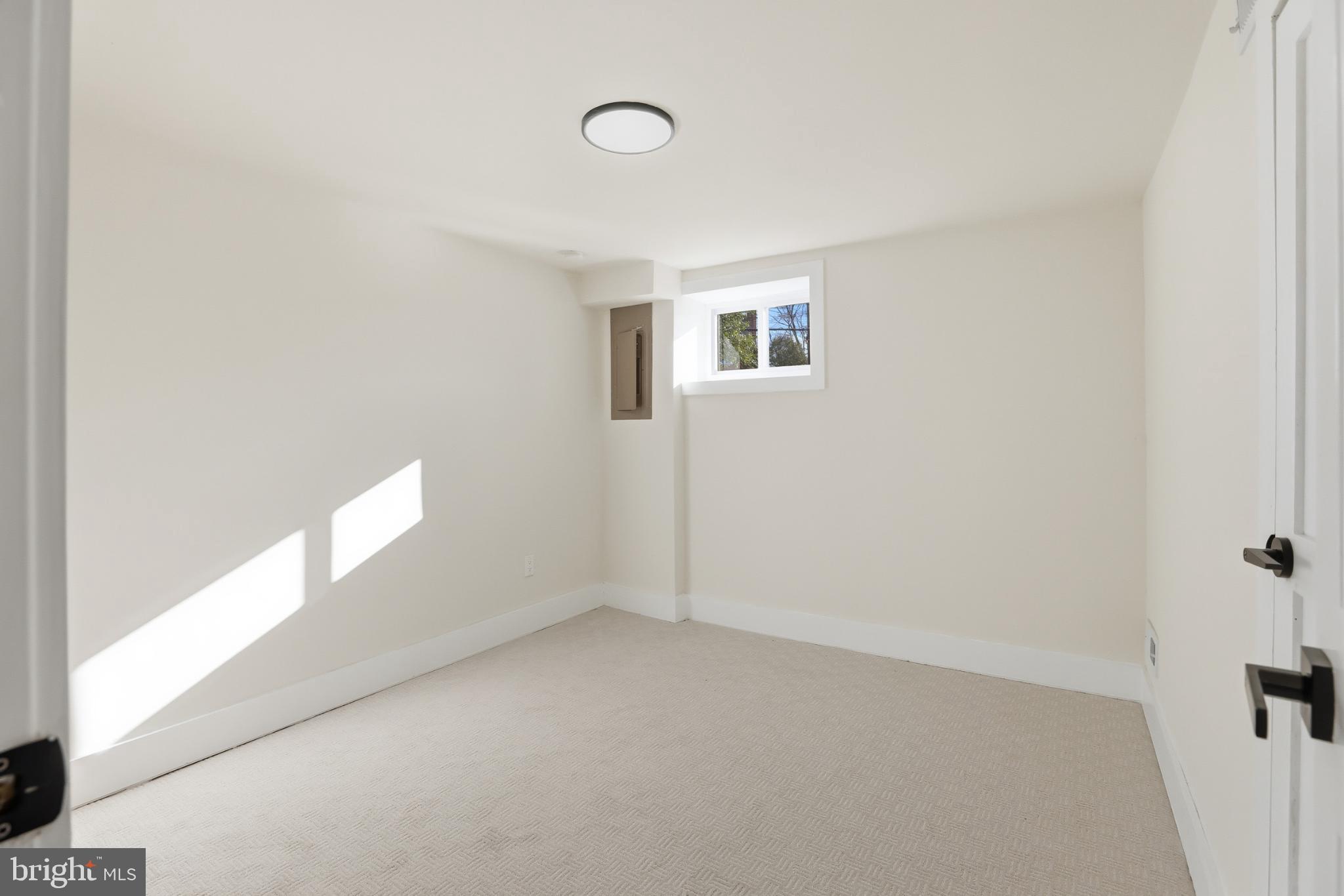 5621 HAWTHORNE STREET