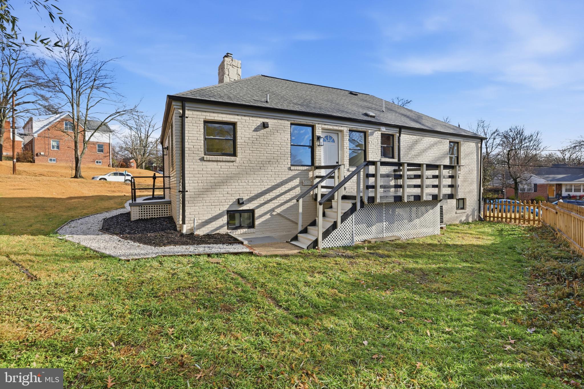 5621 HAWTHORNE STREET