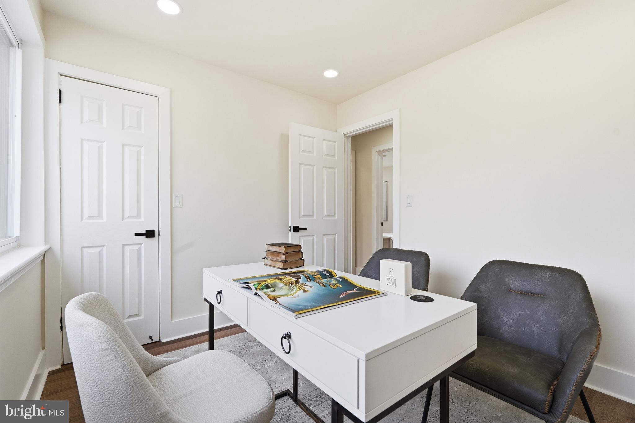 5621 HAWTHORNE STREET