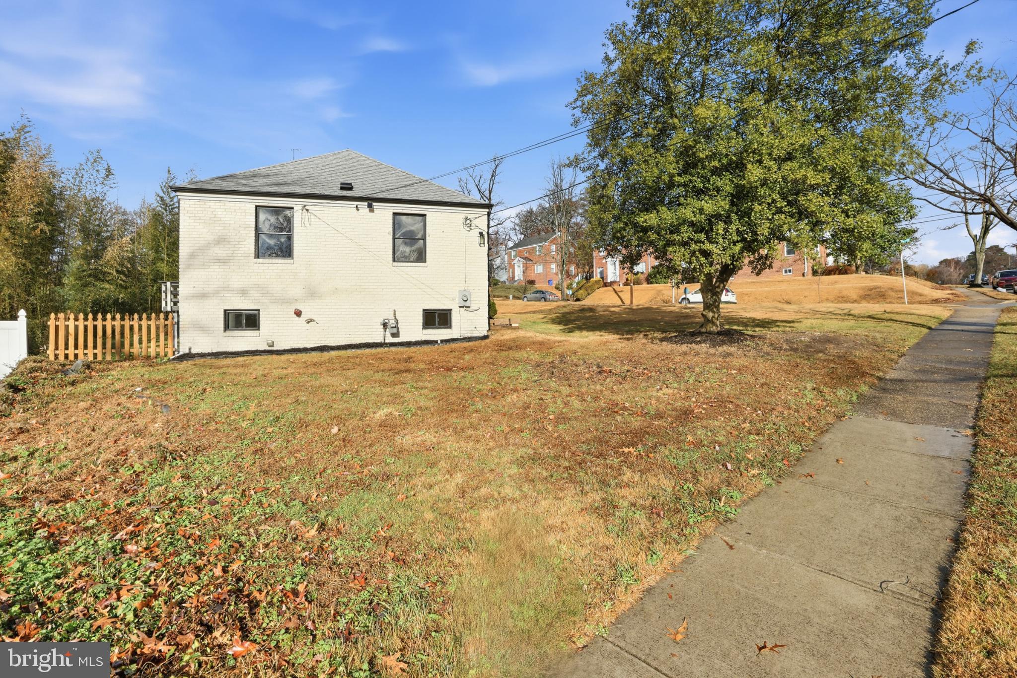 5621 HAWTHORNE STREET