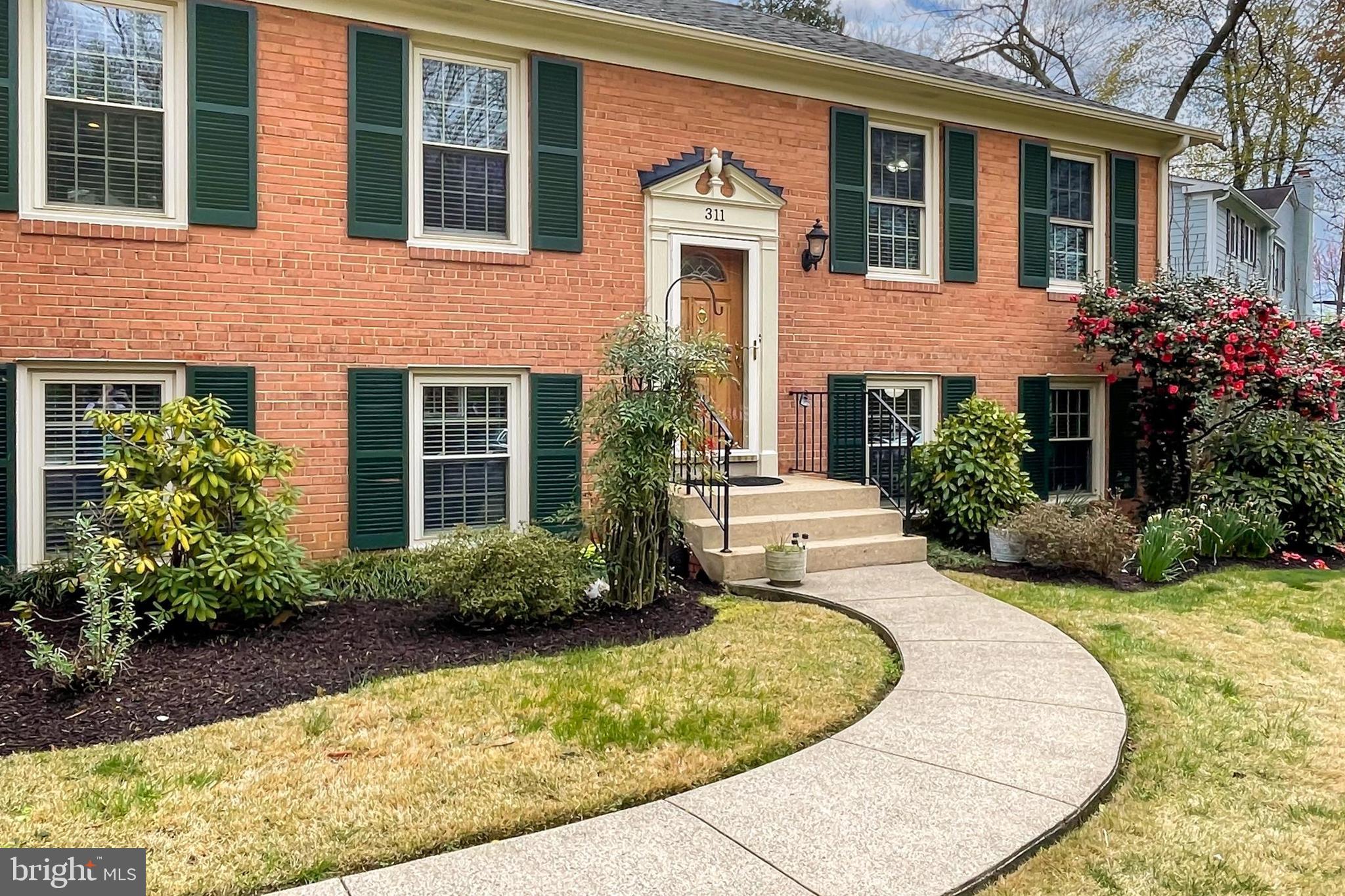 311 LAMOND PLACE