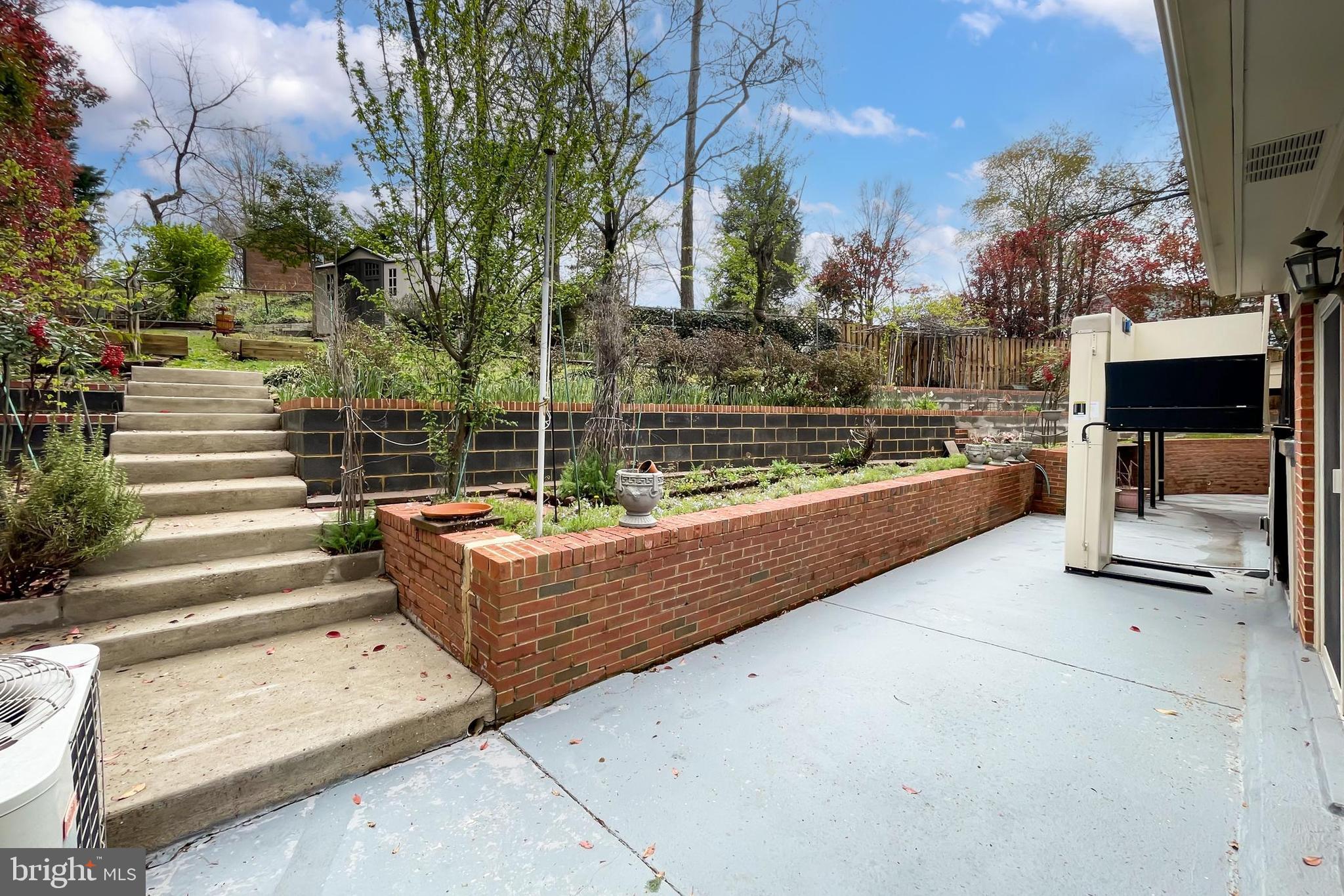 311 LAMOND PLACE
