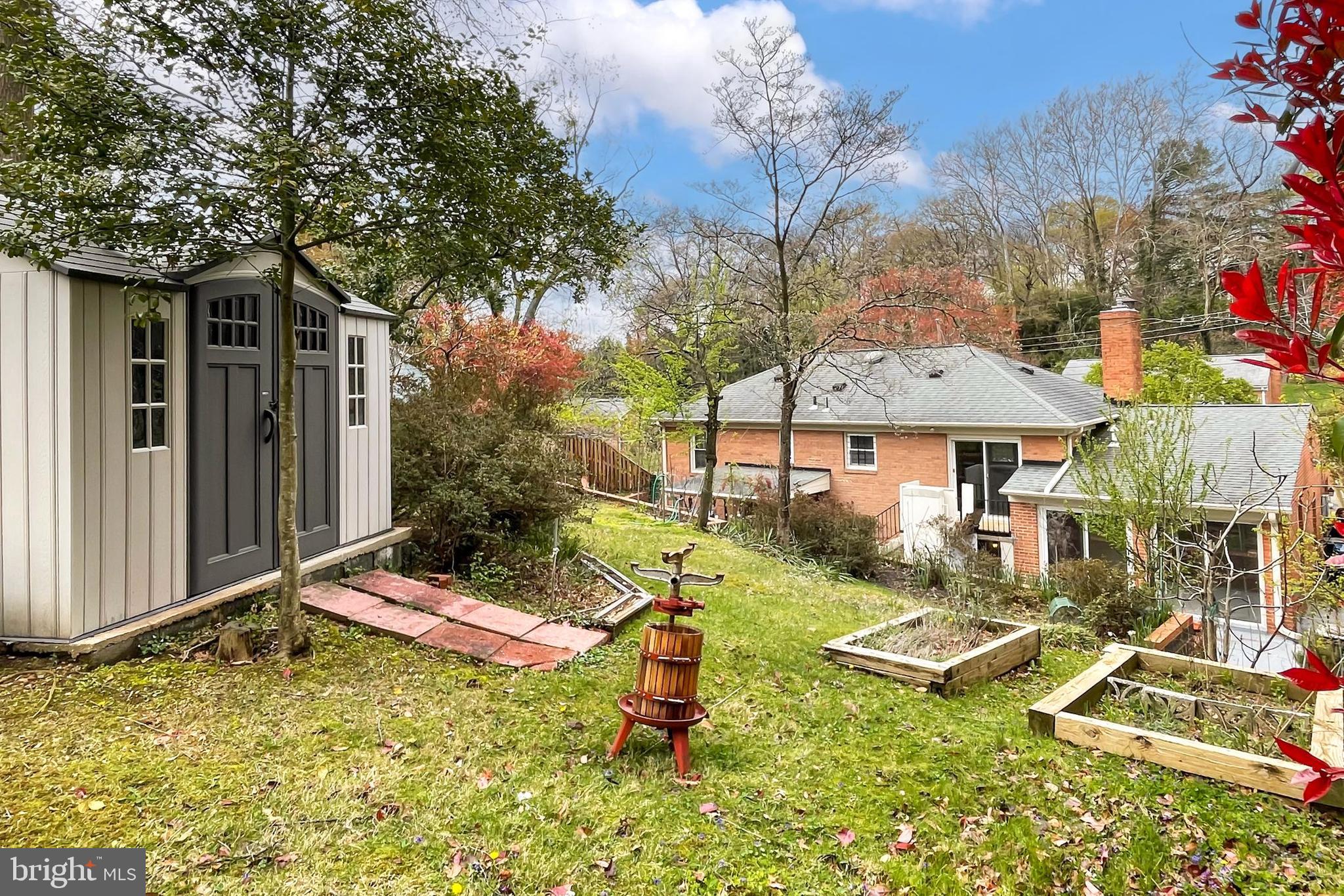 311 LAMOND PLACE