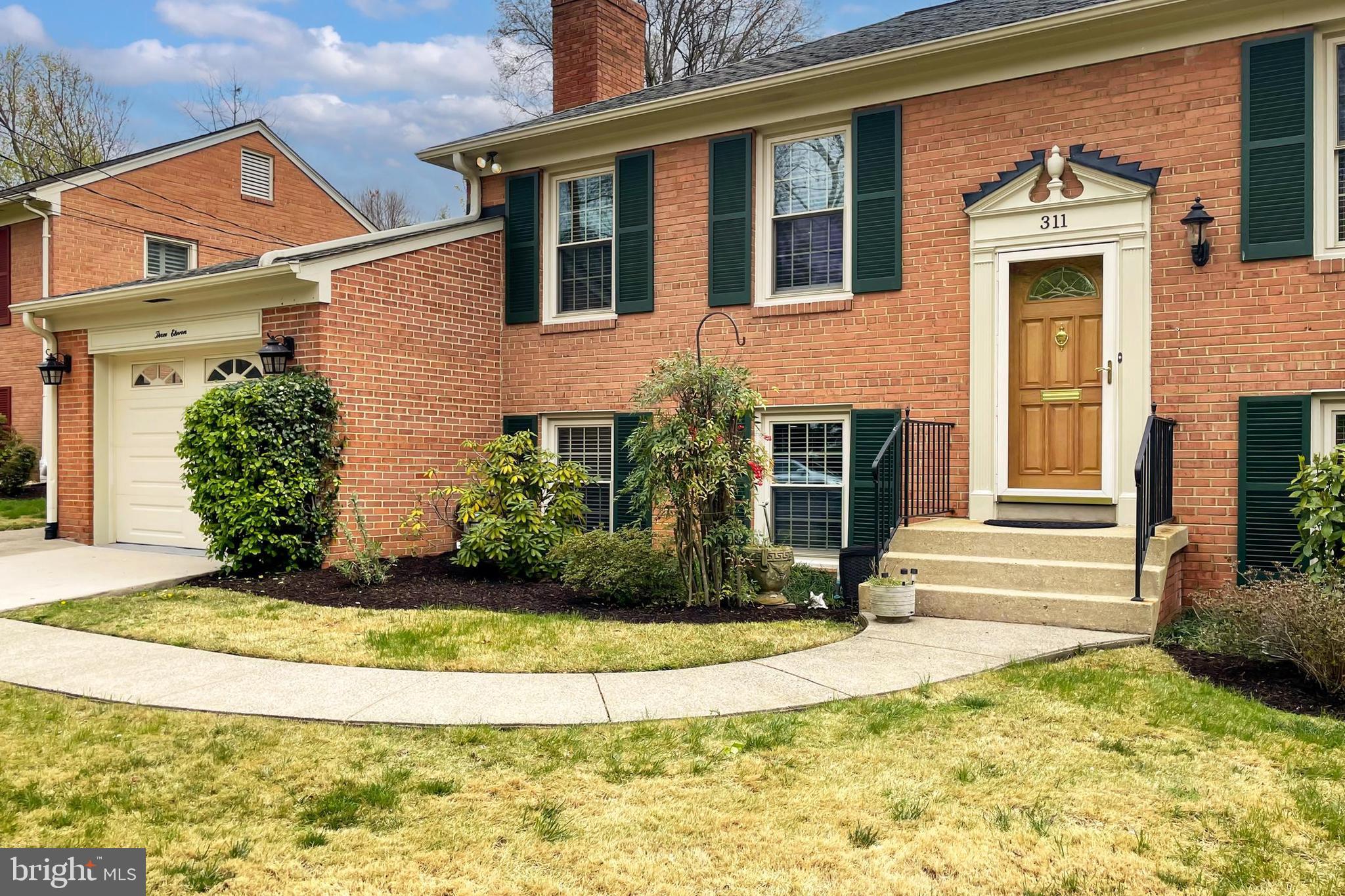 311 LAMOND PLACE