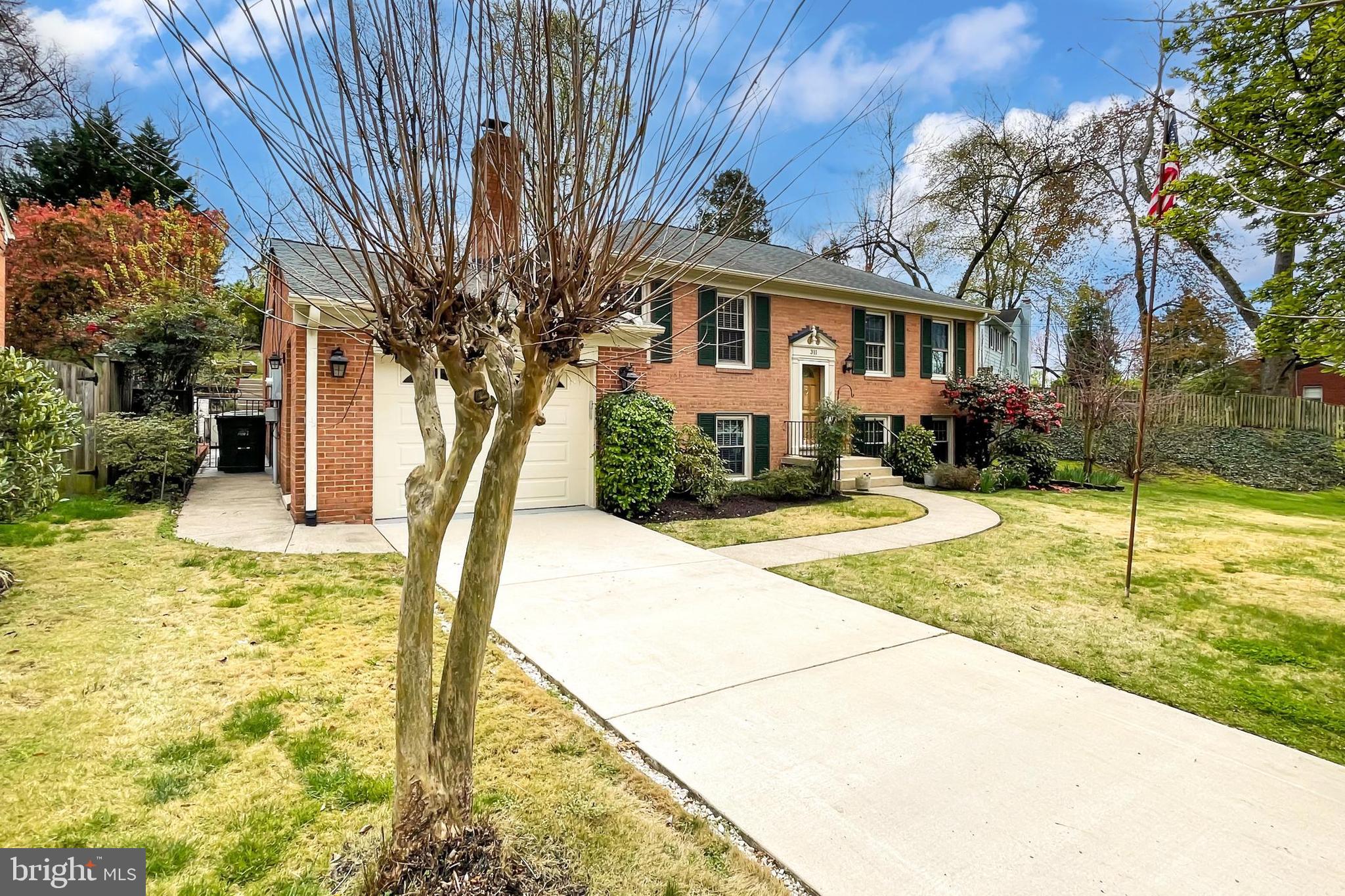 311 LAMOND PLACE