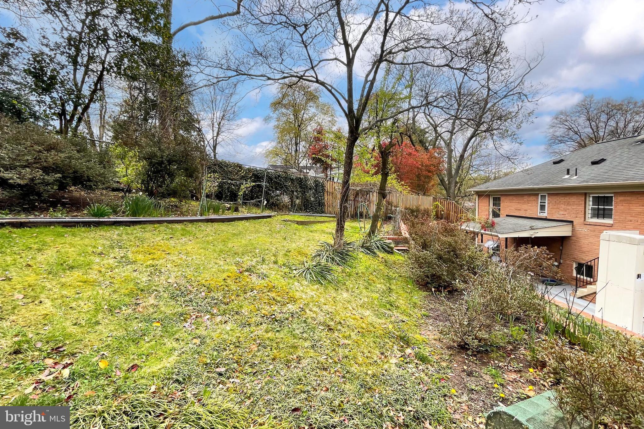 311 LAMOND PLACE