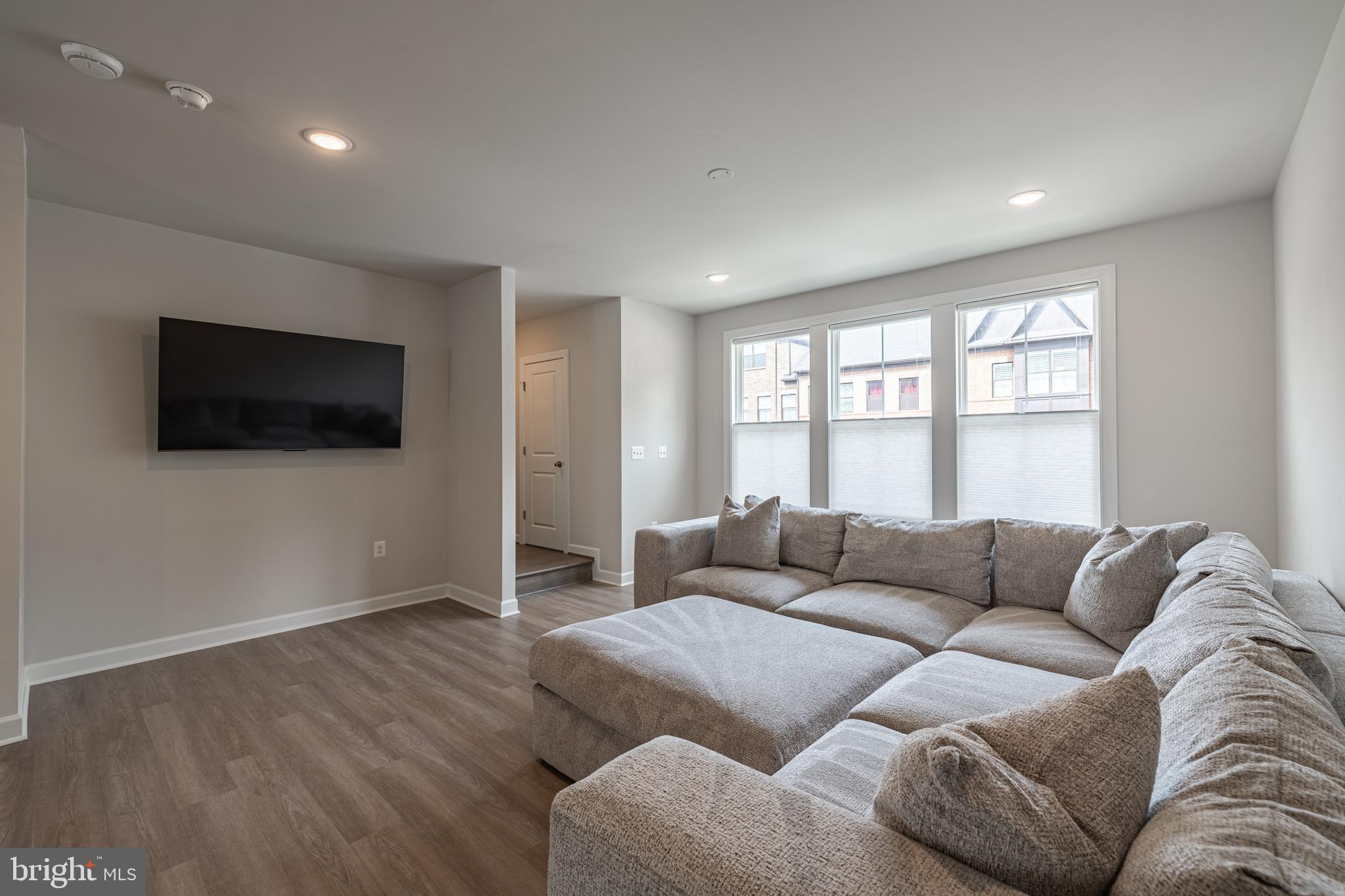 7207 MOUNTAINEER DRIVE