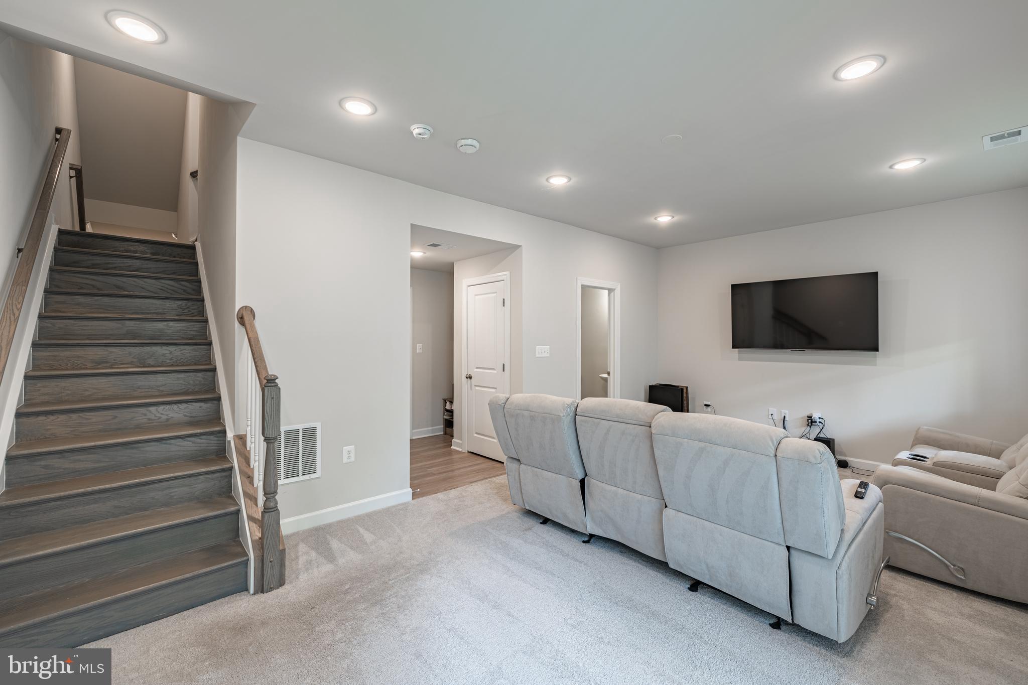 7207 MOUNTAINEER DRIVE