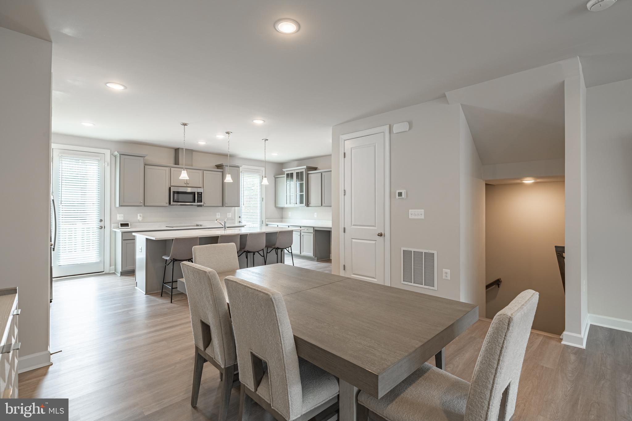 7207 MOUNTAINEER DRIVE