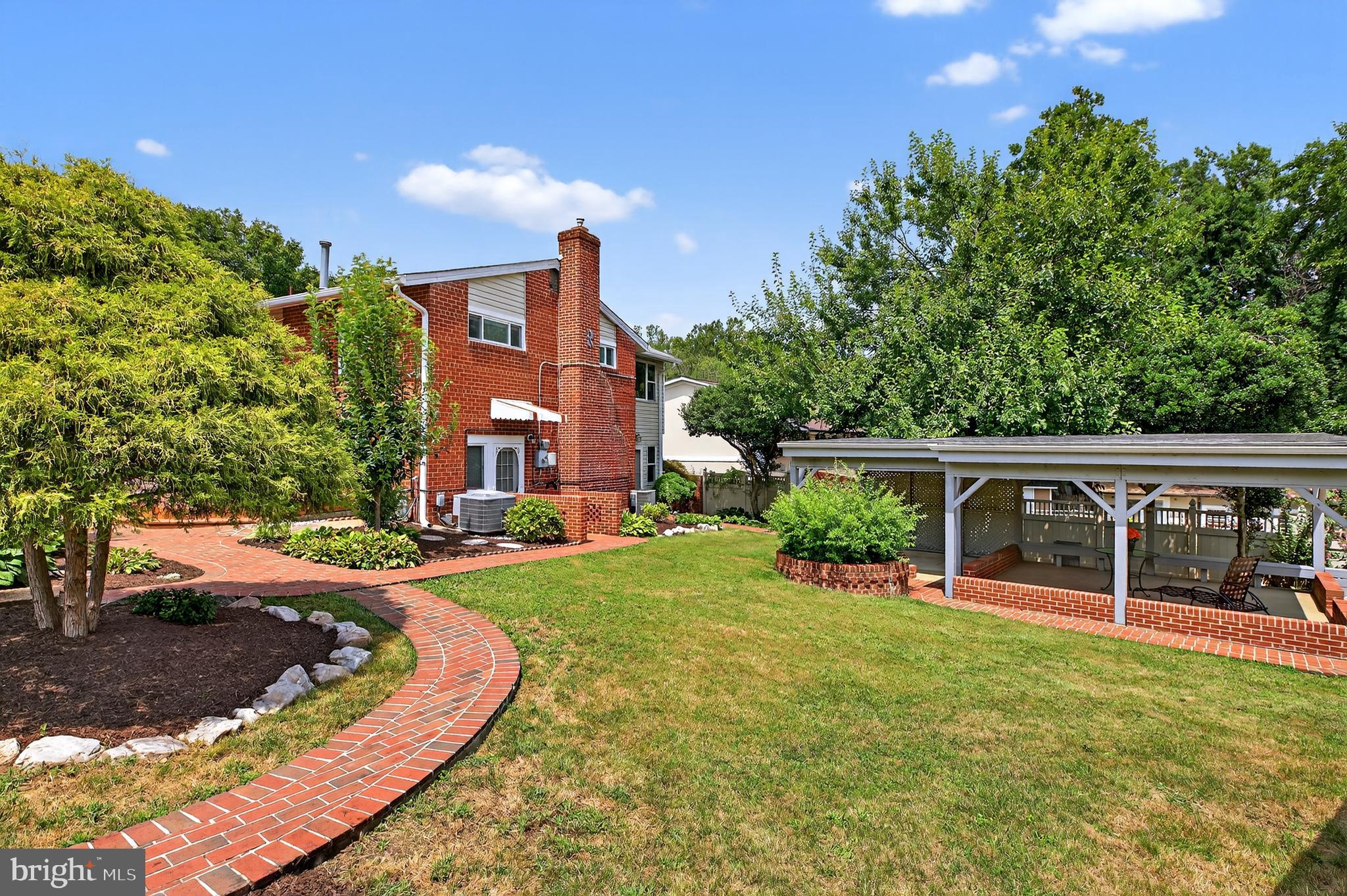 5511 GWYN PLACE