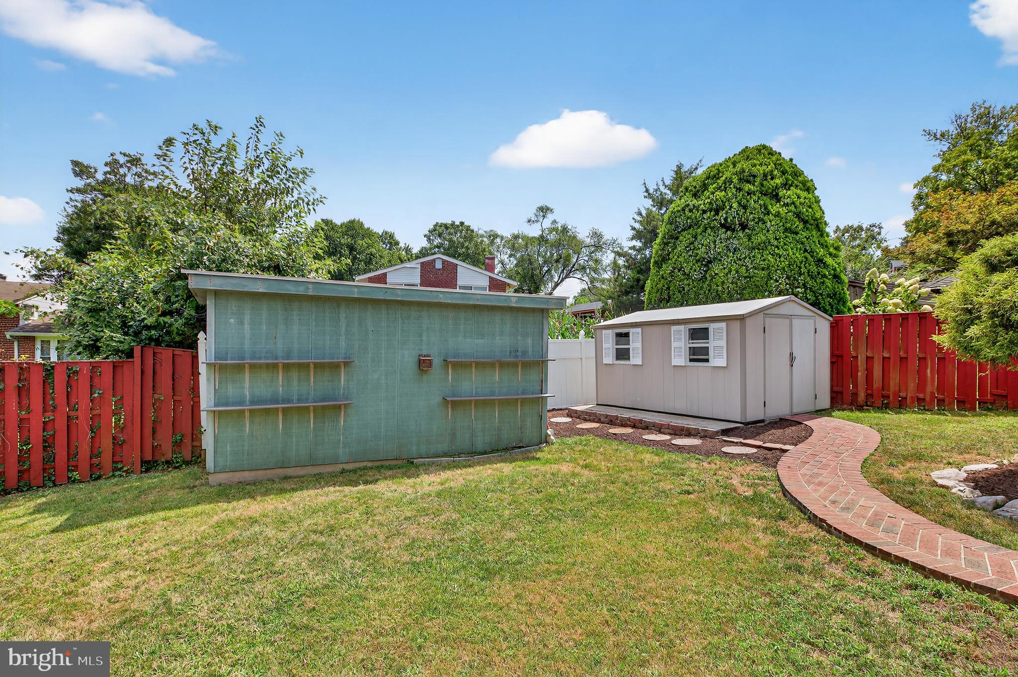 5511 GWYN PLACE