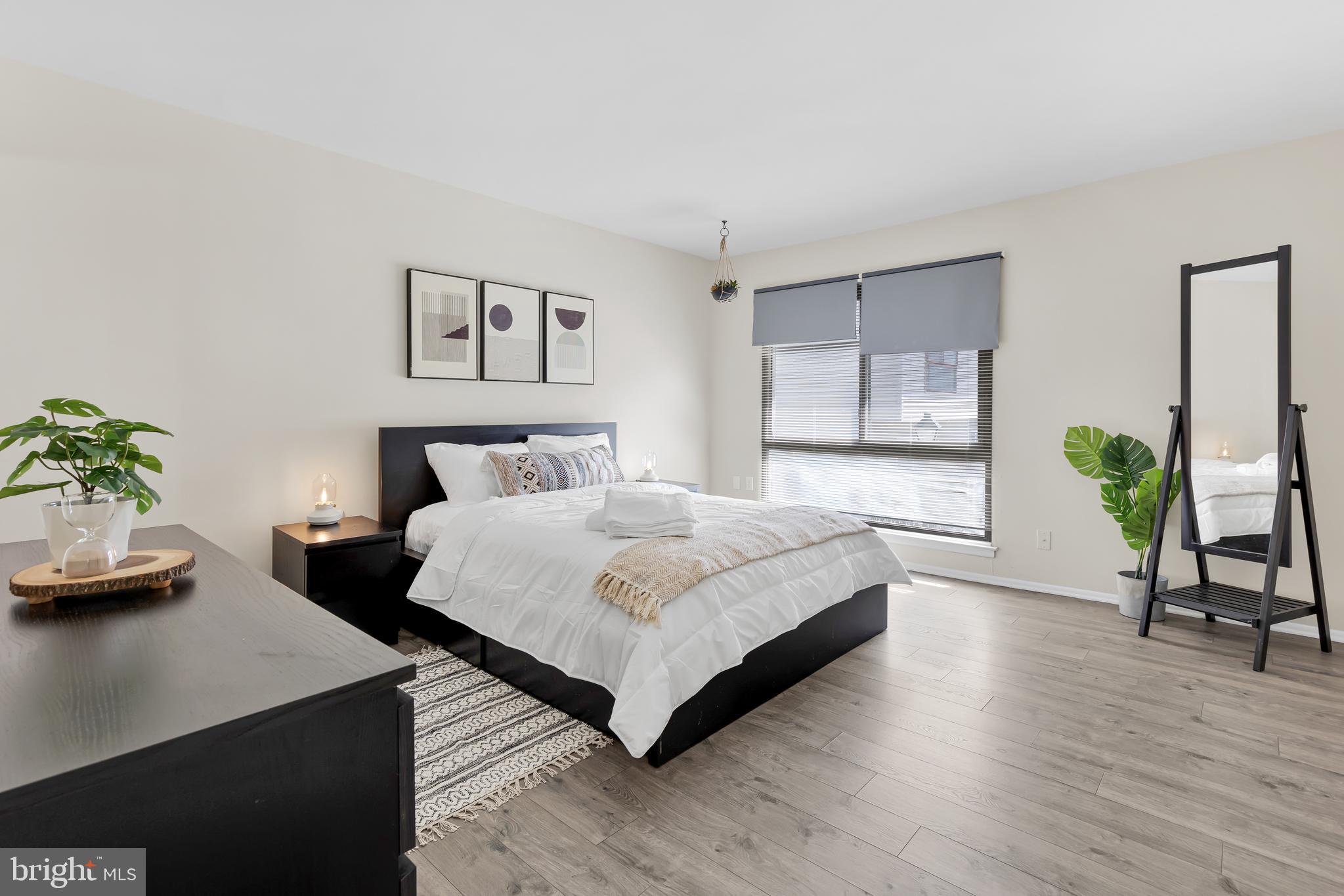 8608 VILLAGE SQUARE 15/8608