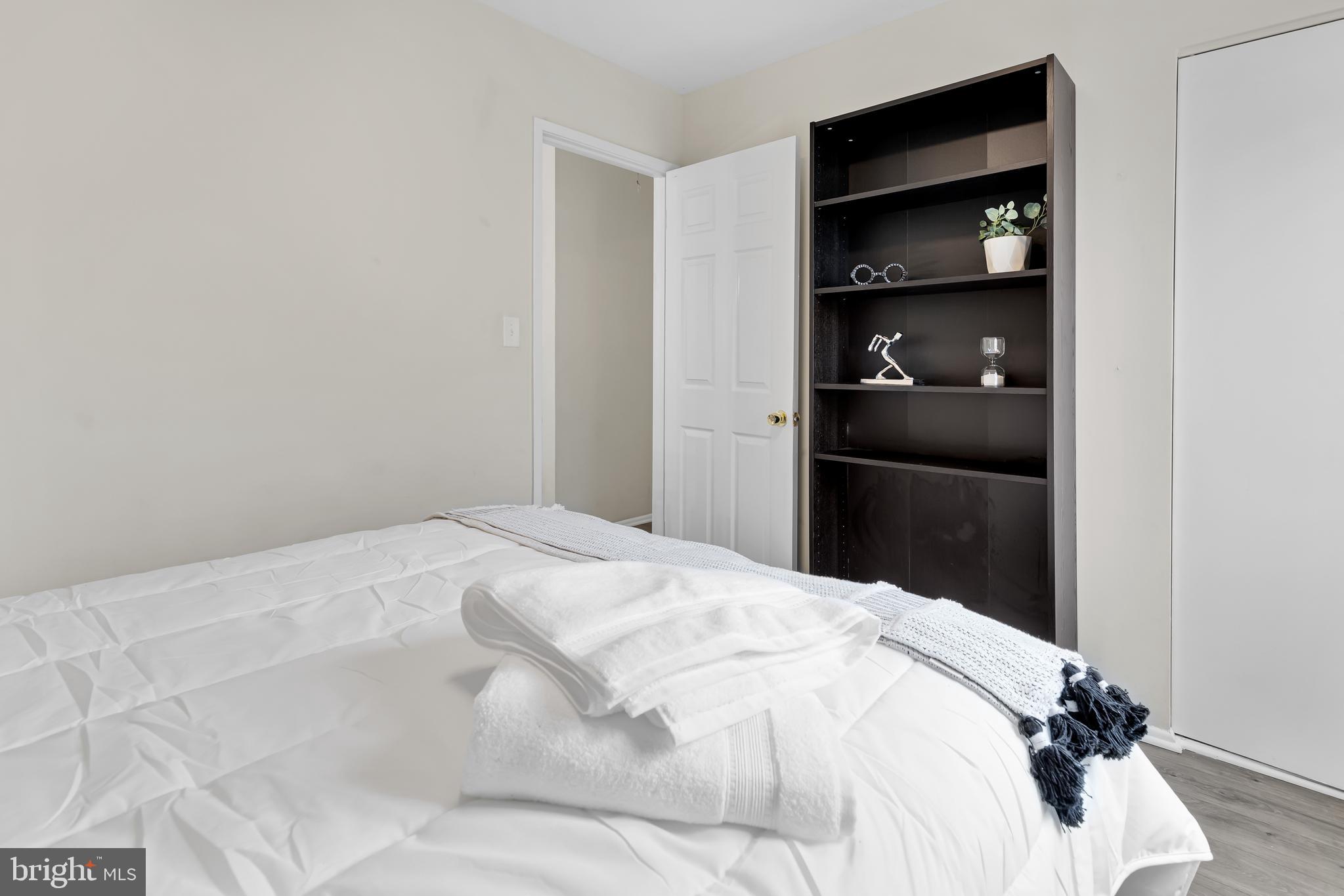 8608 VILLAGE SQUARE 15/8608