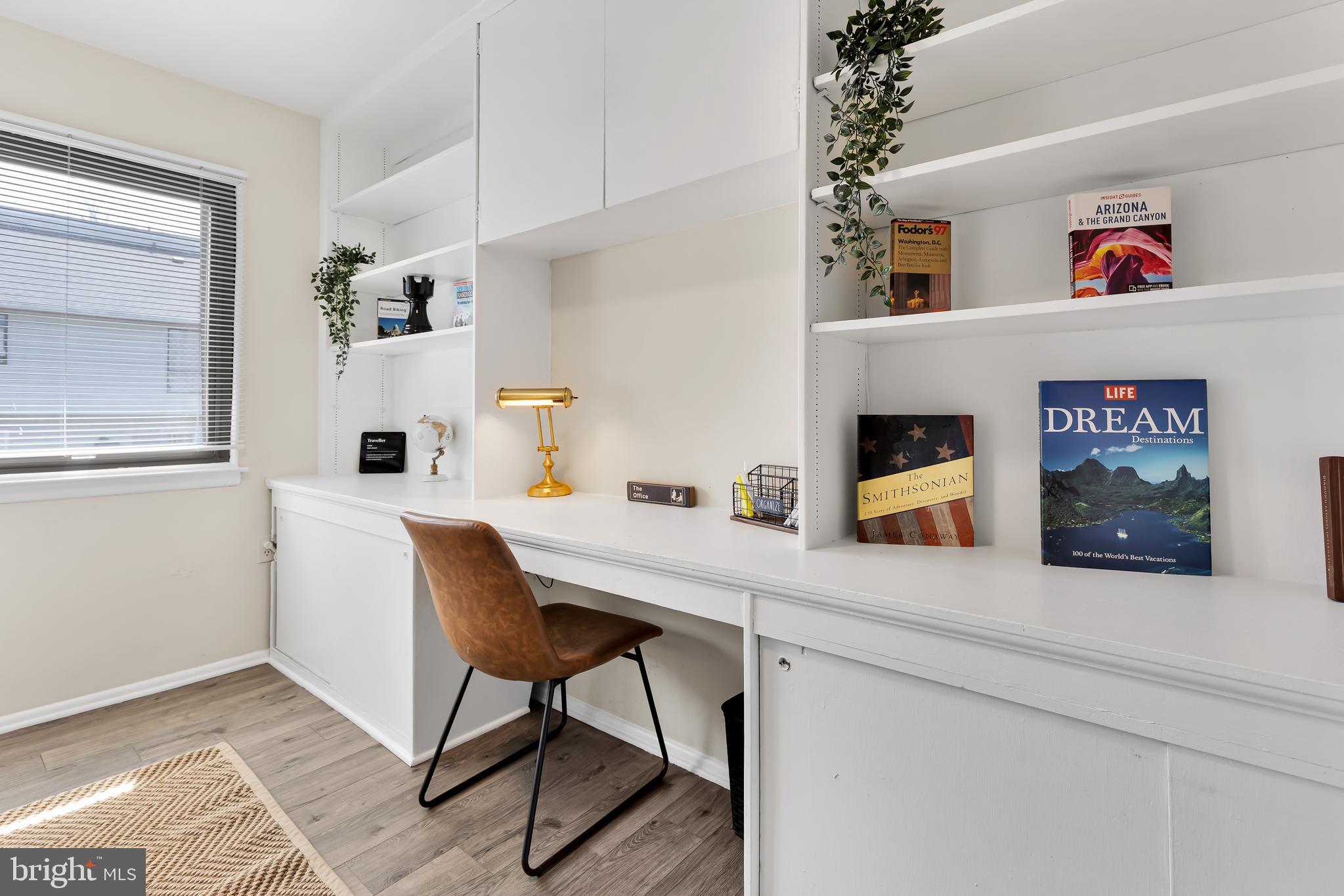 8608 VILLAGE SQUARE 15/8608
