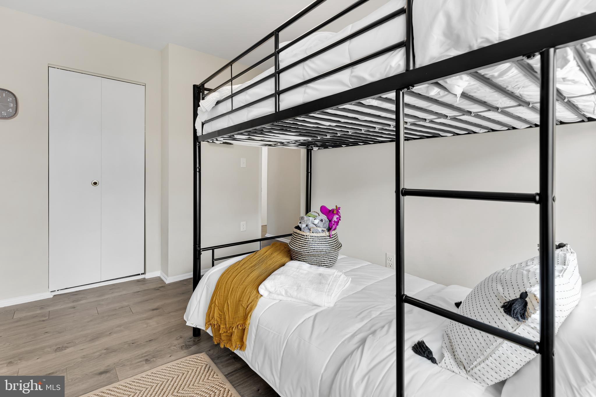 8608 VILLAGE SQUARE 15/8608