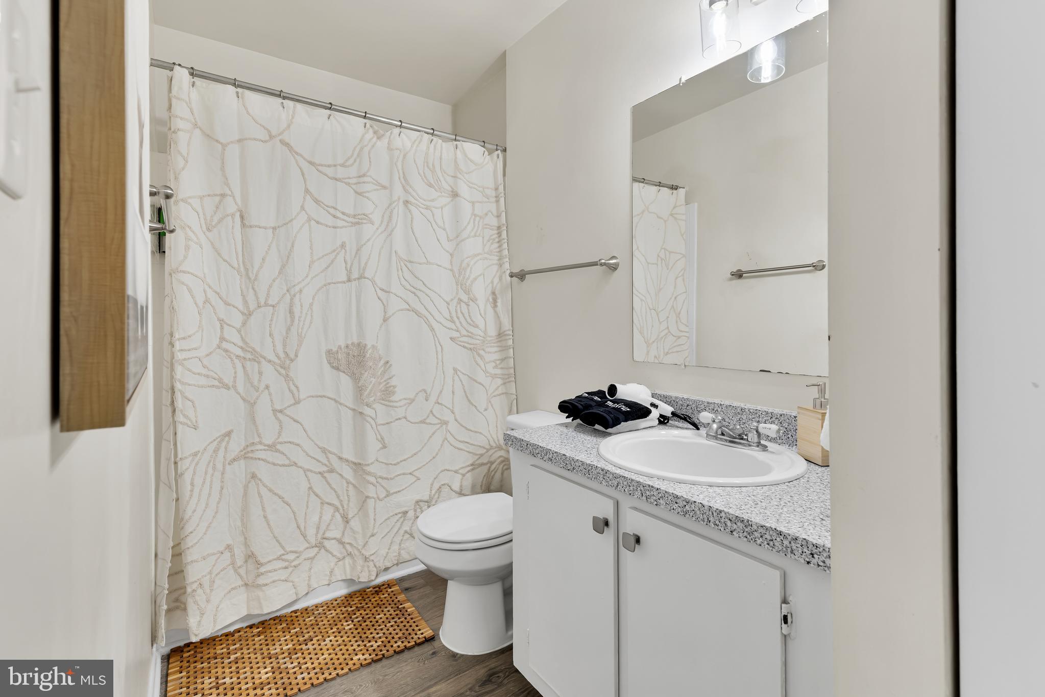 8608 VILLAGE SQUARE 15/8608