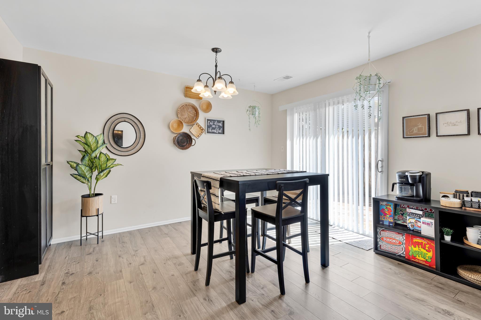 8608 VILLAGE SQUARE 15/8608