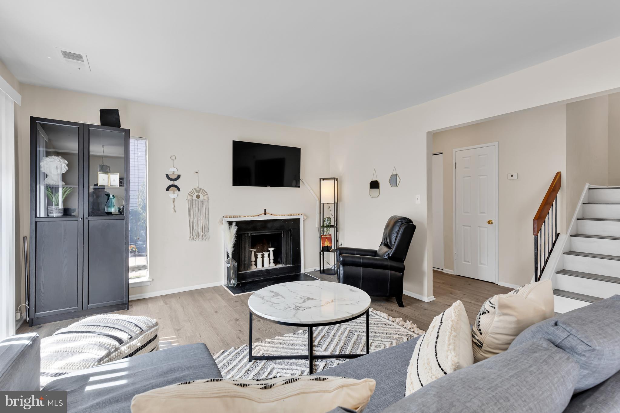 8608 VILLAGE SQUARE 15/8608