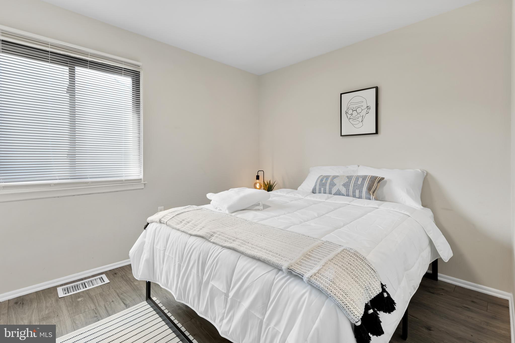 8608 VILLAGE SQUARE 15/8608