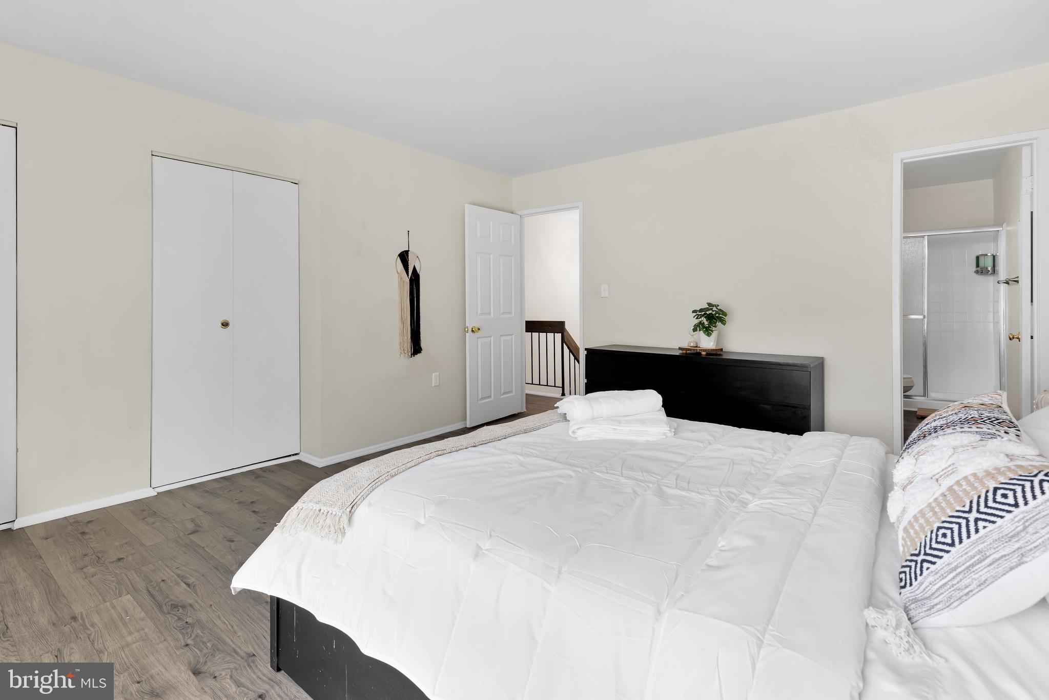 8608 VILLAGE SQUARE 15/8608