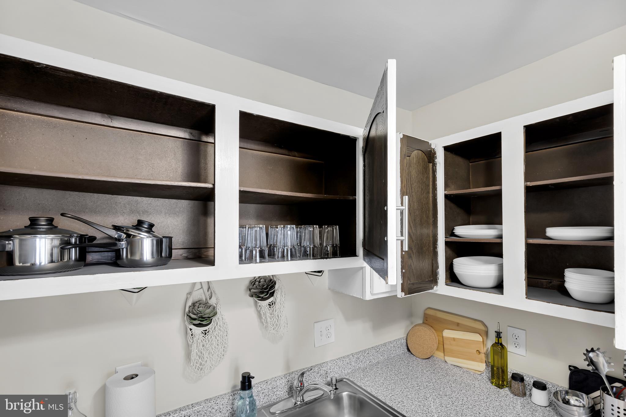 8608 VILLAGE SQUARE 15/8608