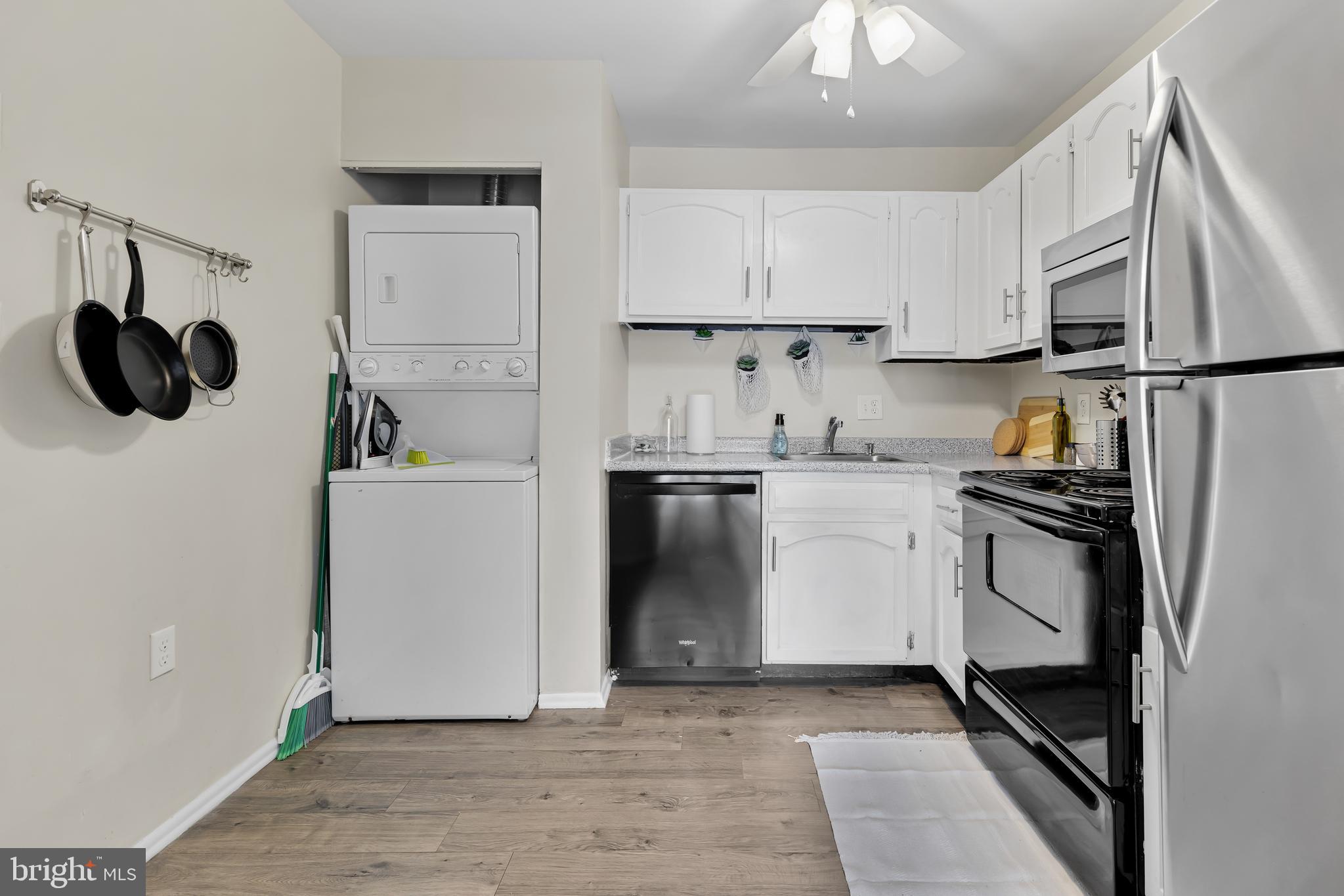 8608 VILLAGE SQUARE 15/8608