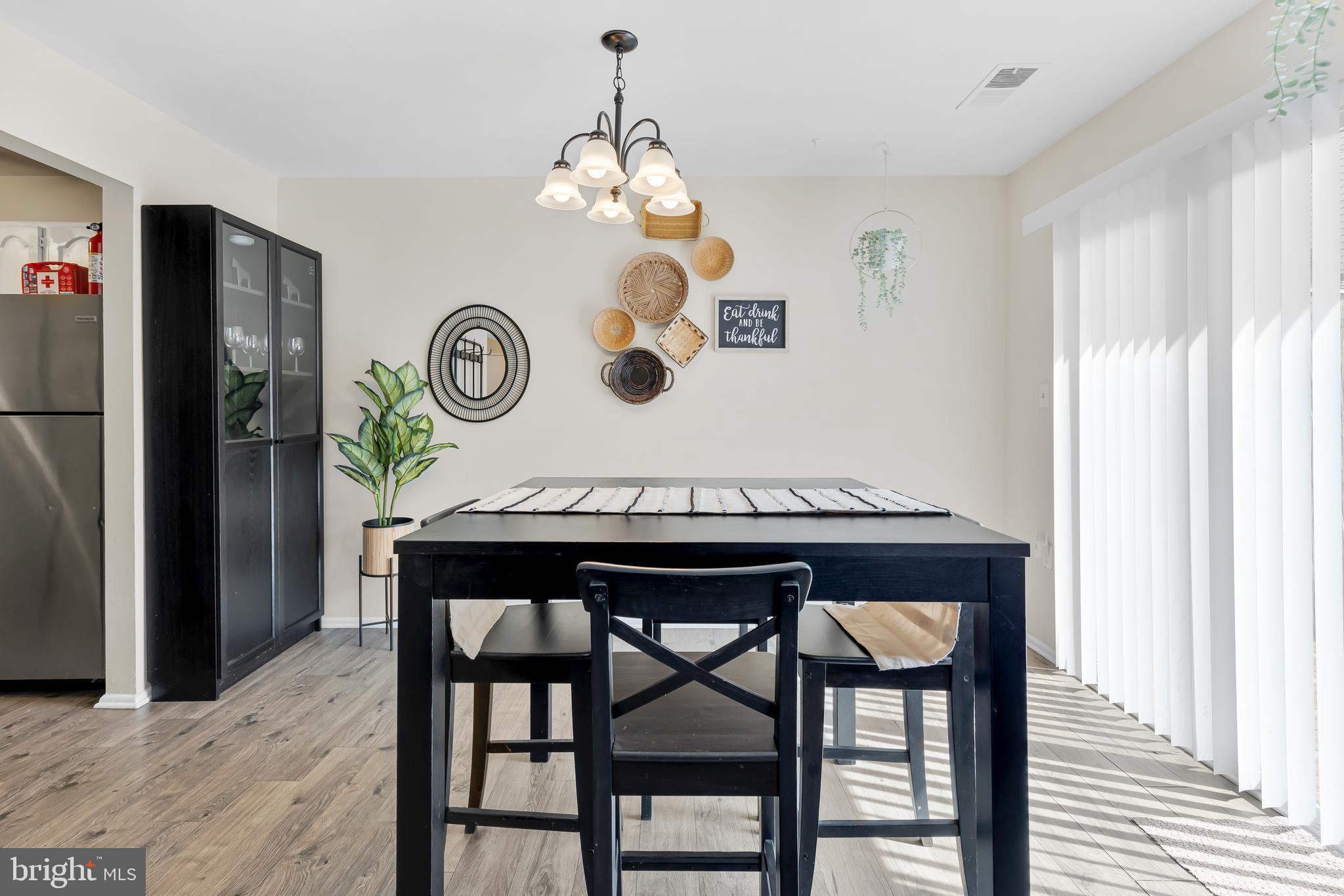 8608 VILLAGE SQUARE 15/8608