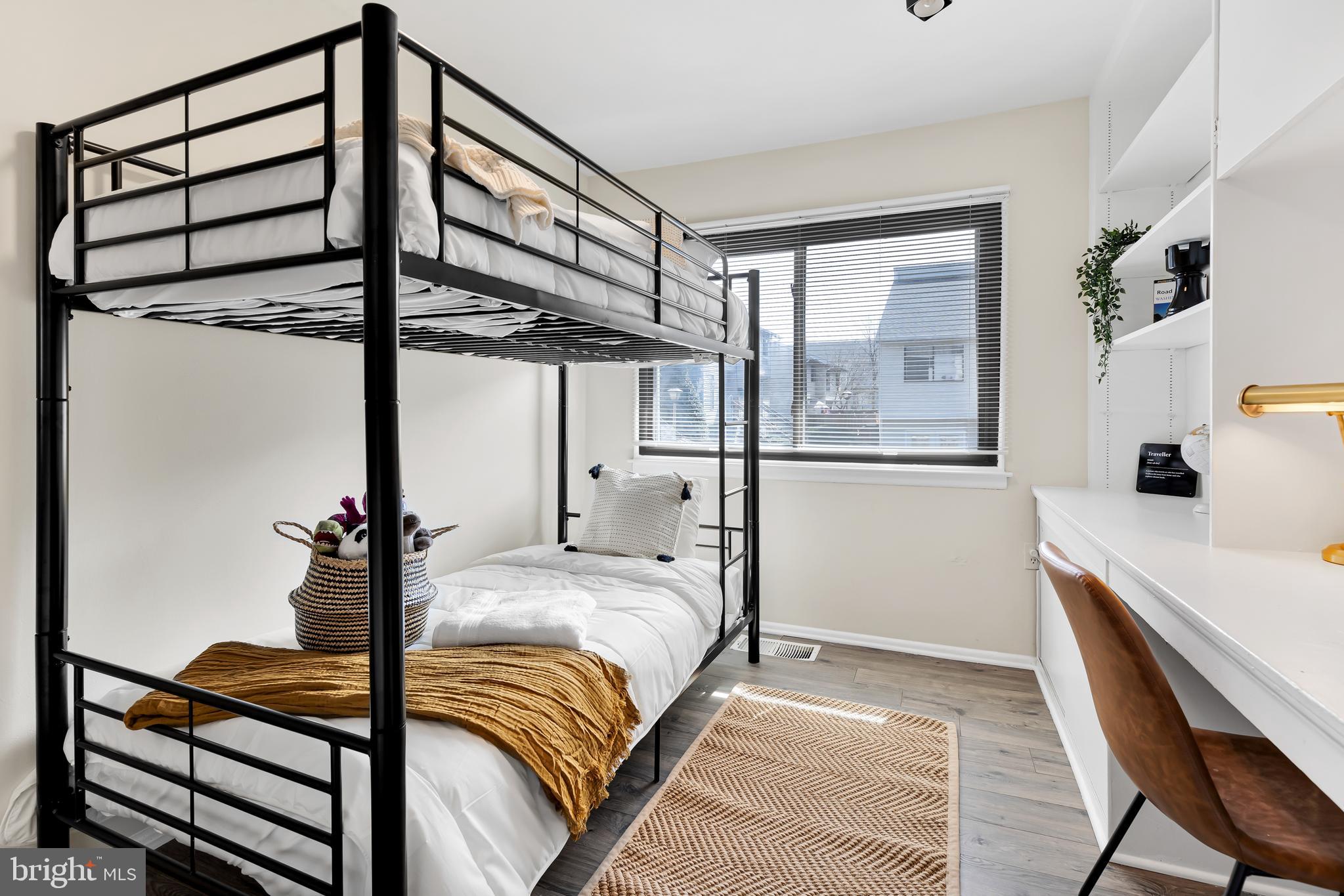 8608 VILLAGE SQUARE 15/8608
