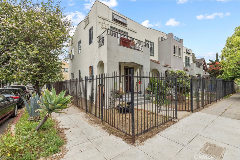 1500 S Hobart Boulevard