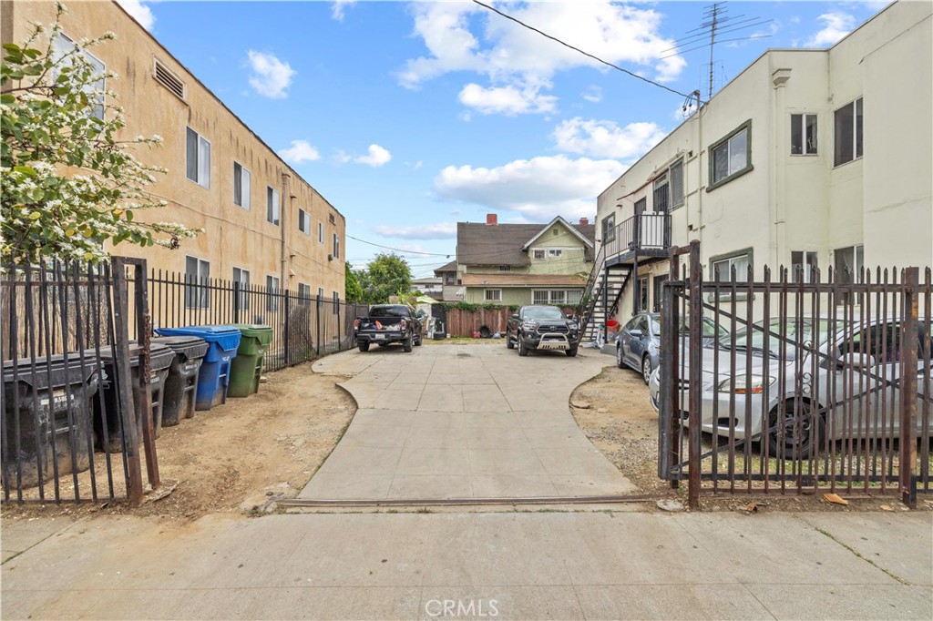 1500 S Hobart Boulevard