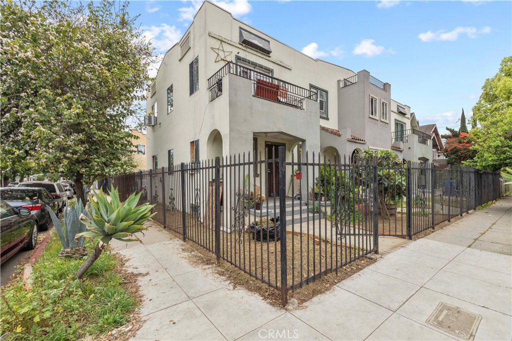 1500 S Hobart Boulevard