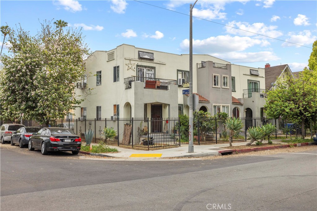 1500 S Hobart Boulevard