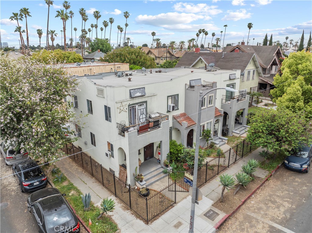 1500 S Hobart Boulevard