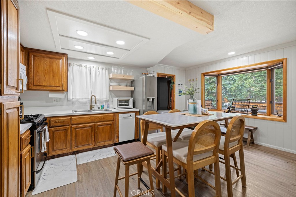 42851 Monterey Street