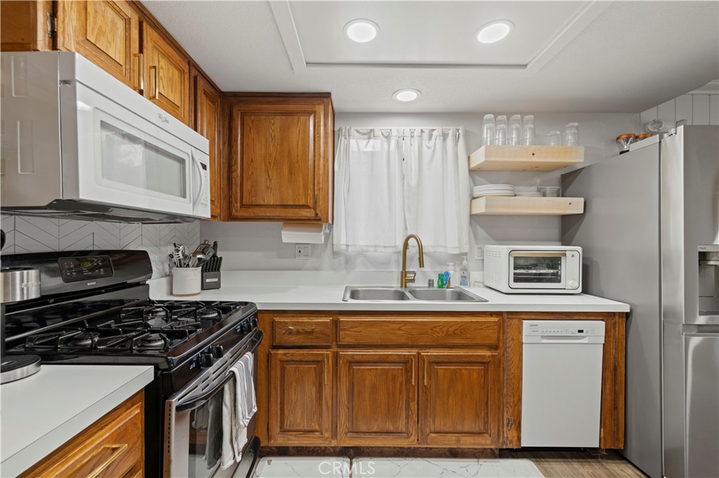 42851 Monterey Street