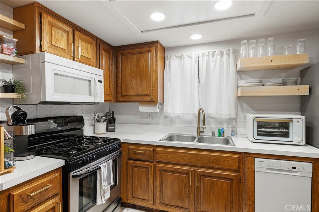 42851 Monterey Street