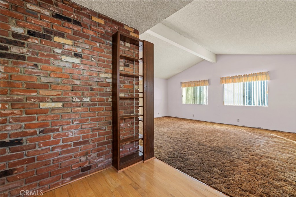 10335 Oro Vista Avenue