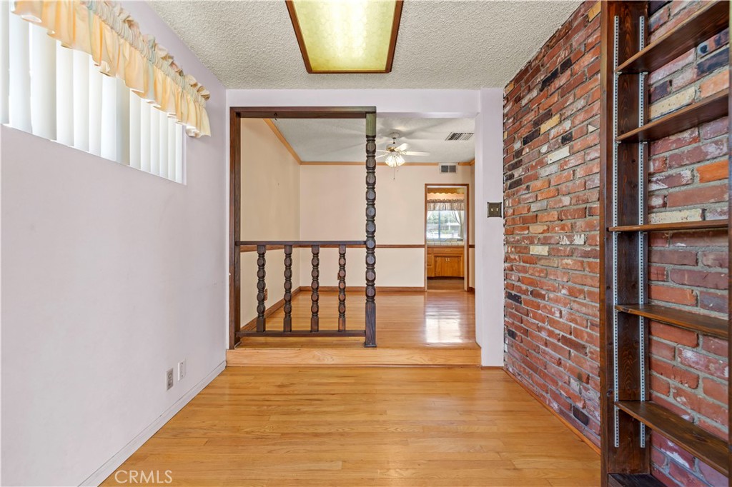 10335 Oro Vista Avenue