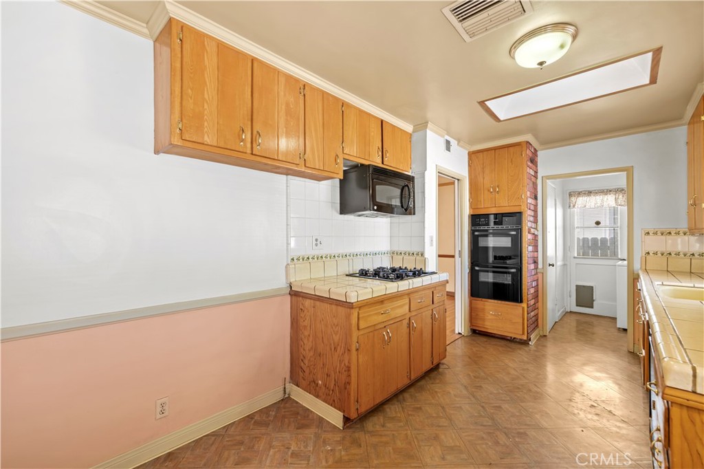 10335 Oro Vista Avenue