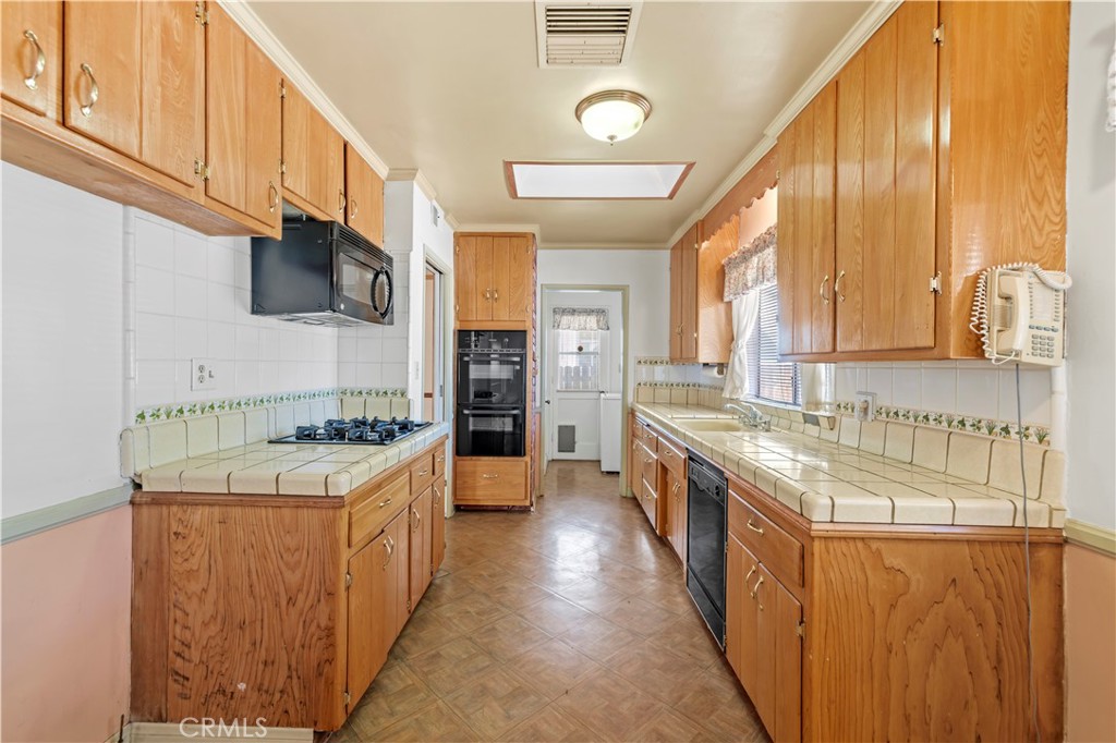 10335 Oro Vista Avenue