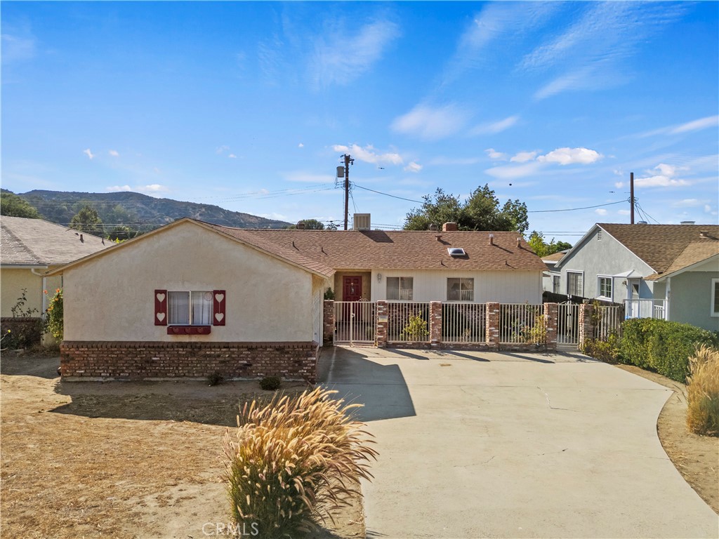 10335 Oro Vista Avenue