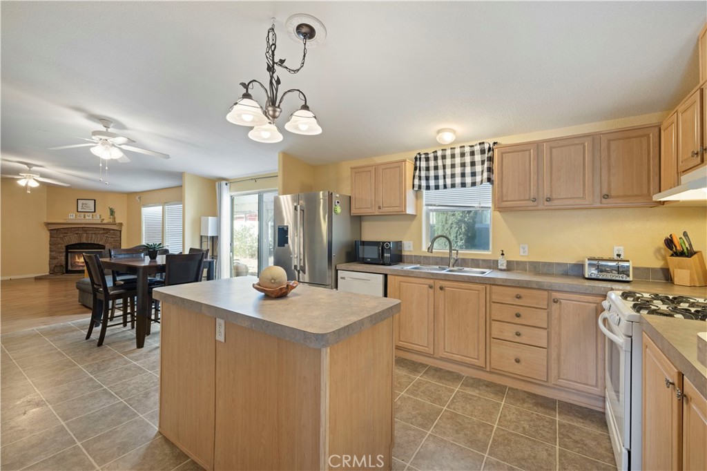 4648 W Avenue M10