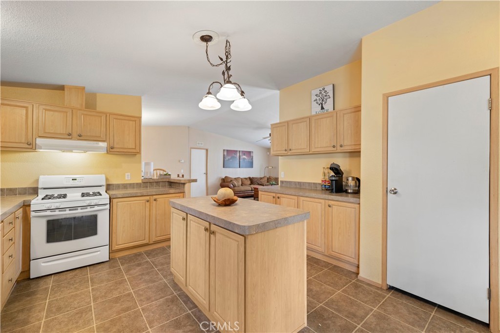 4648 W Avenue M10